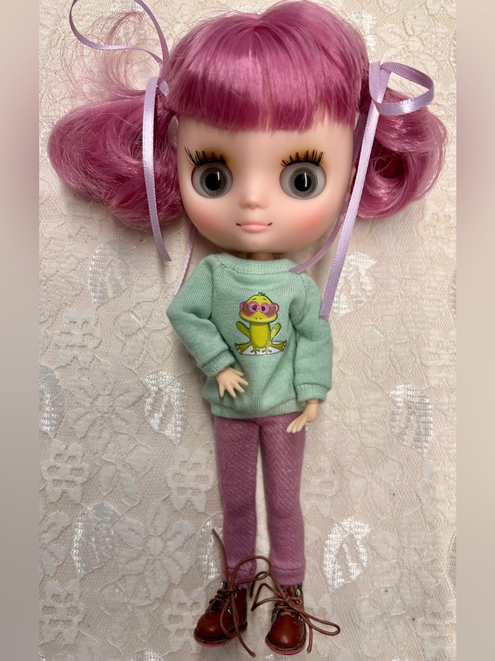 Middie Blythe, Maroon Hair, and Gugumoda Sweatsuit